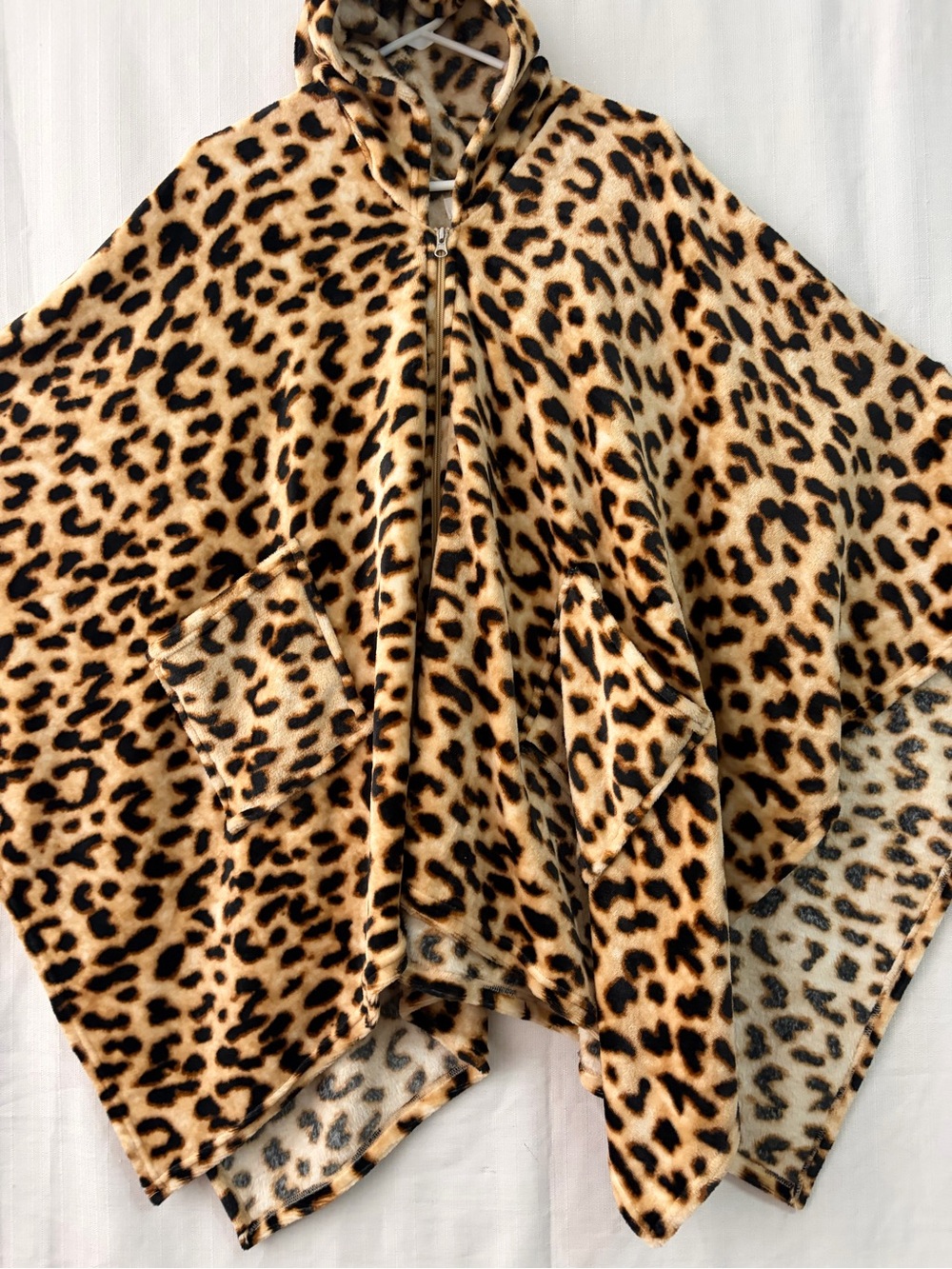 NYC Underground women’s One Size Leopard Print Hooded Zip Poncho Cozy(C59)